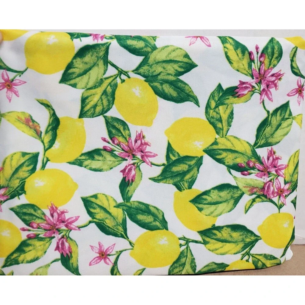 1 Printed Fabric Tablecloth, 52